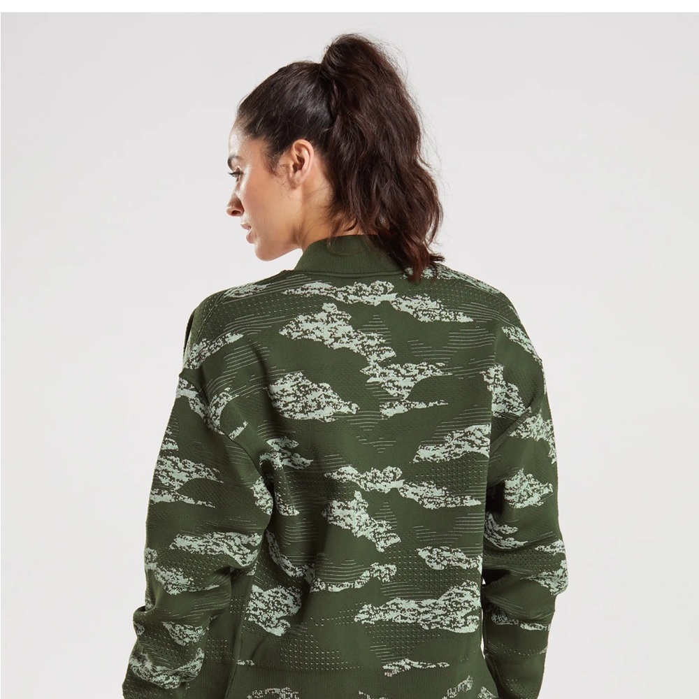Gymshark Olive Camouflage Bomber Jacket Medium - Picture 2 of 7